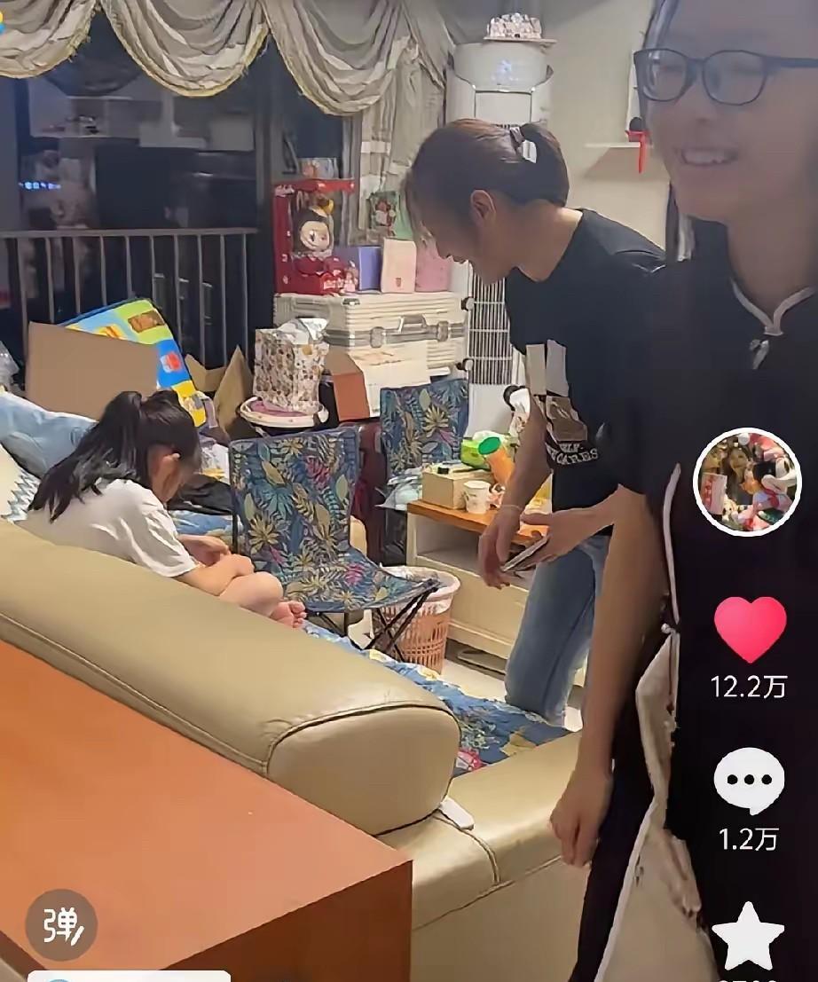 母亲节许建华更新视频，三个女儿都来家里给妈妈过节！网友看许建华的住房说房子装修