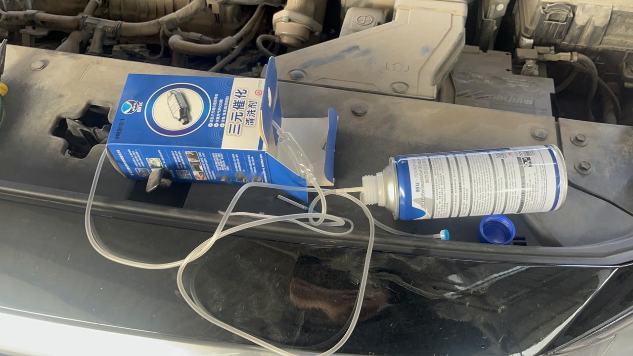 在今年的3月份我去审了一下我的车（年检），结果尾气没有过审，然后让我找个修理厂去