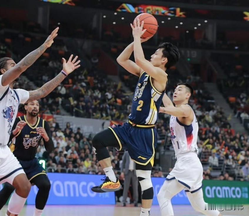 励志！奎因谈徐杰：“徐杰很励志。”“他不高。”“没有先天的优势。”