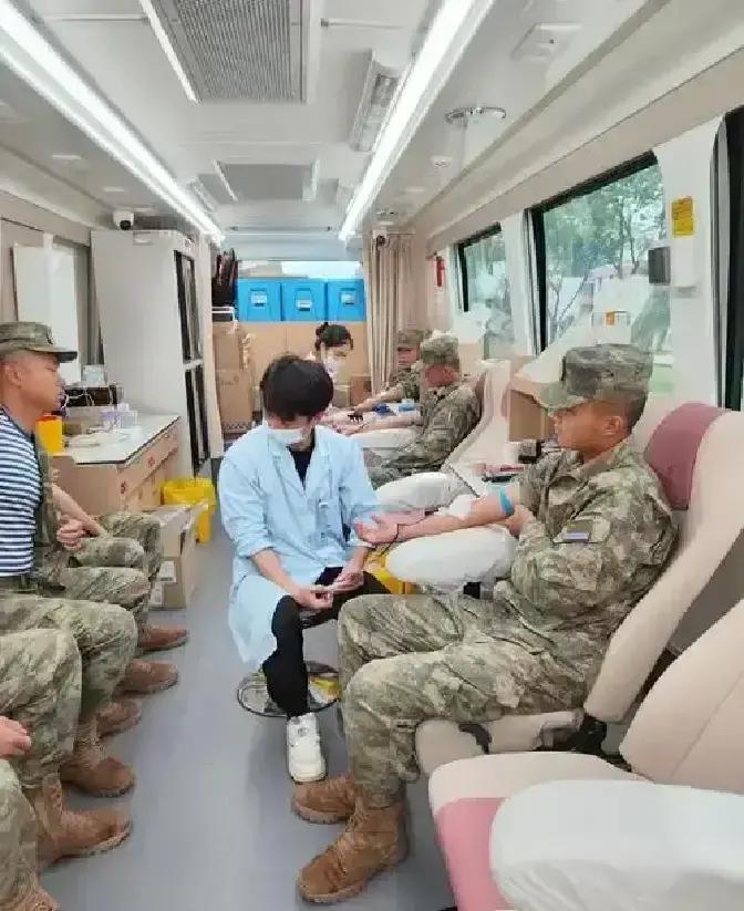 快讯！快讯！后台有位哥们甩来一句话把我又笑又气：退伍军人既然有那么多“优先”，