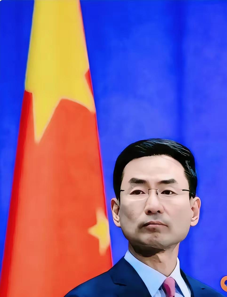 在沙漠里开车有什么了不起？咱们南海的这些岛礁早就建好了能满足各种飞机起降的现代化