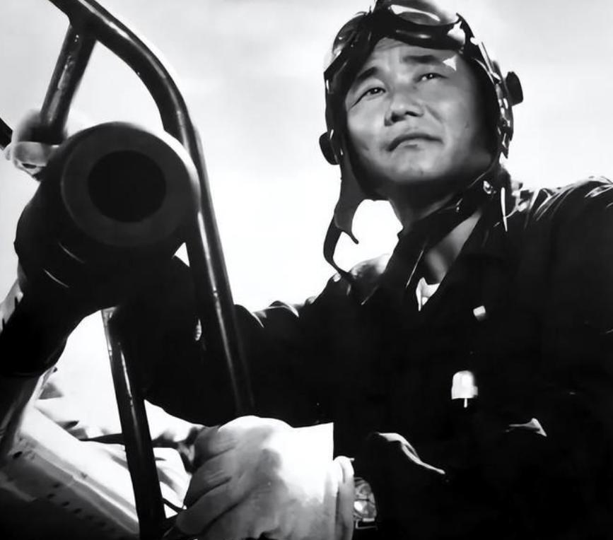 1965年，飞行员高长吉无视毛主席禁令，直接击落一架闯入我国的敌方侦察机，谁料，