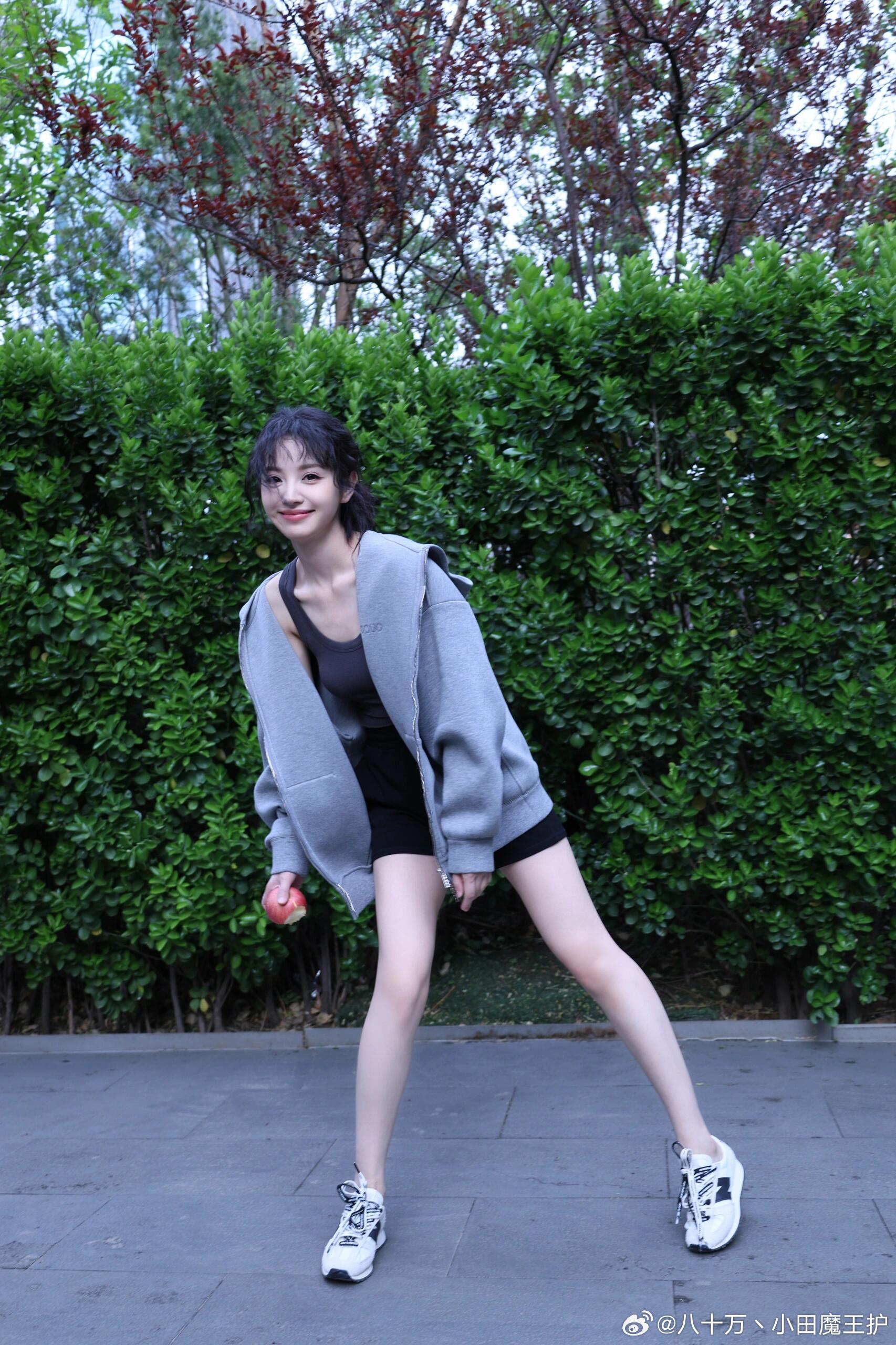 是闪闪发光的青春鲜活少女，元气在线活力又灵动，这就是青春最好的样子田曦薇