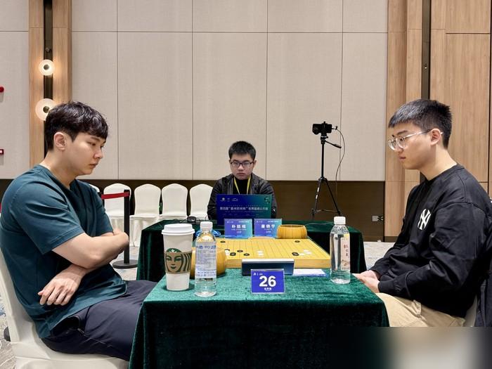 烂柯杯1：6惨败，撕开的不是棋局，是总教练俞斌的铁饭碗。初中学历，他凭什么能连坐