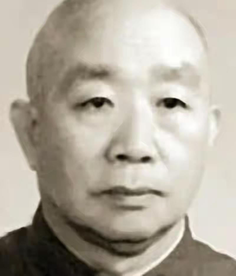他曾经担任四川省委书记，54岁被撤职，1974年复出，61岁调任福建省委第一书记
