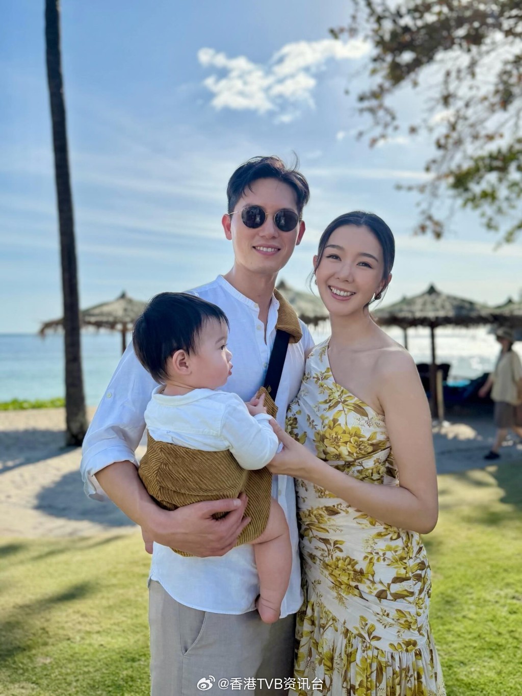 星岛：麦明诗罕见晒一岁儿子正面照，完美复刻盛劲为长相，公开调侃丈夫身材，网友注意