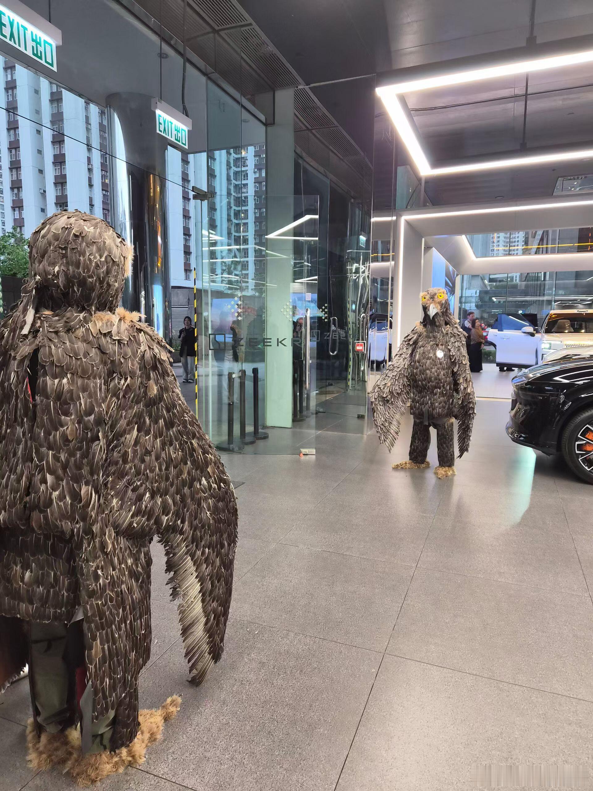 朋友圈看到的，说是极氪在香港给古天乐交付了一台009，然后就这样了……