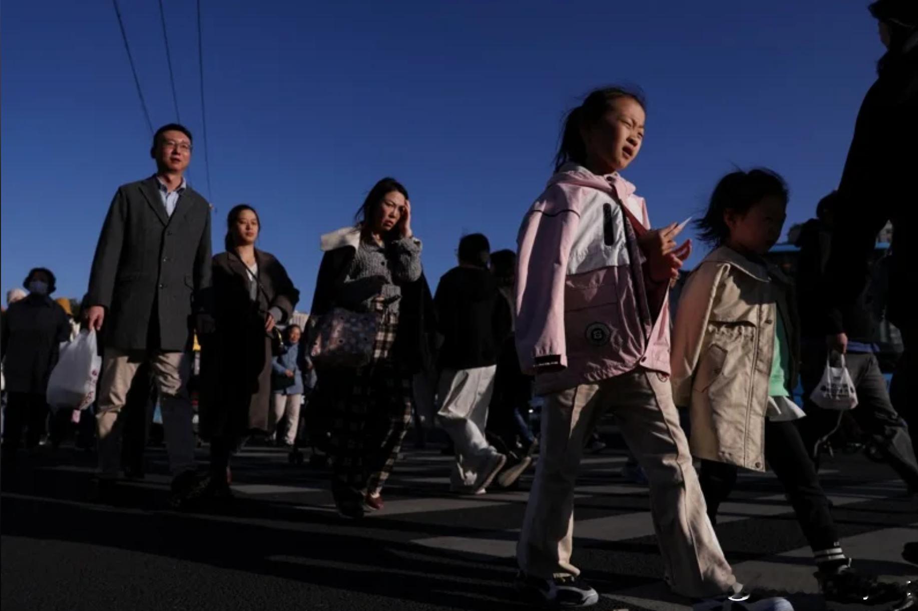 【每天连续步行15分钟最益健康：研究揭降低早死风险的关键步行时间】据《华盛顿邮