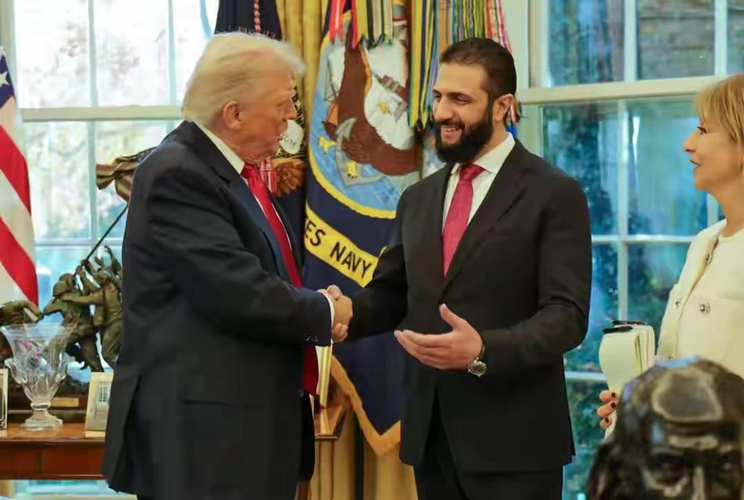 真想不到，曾是一个恐怖头子的叙利亚过渡政府领导人朱拉尼，在短短一年多的时间里，竟