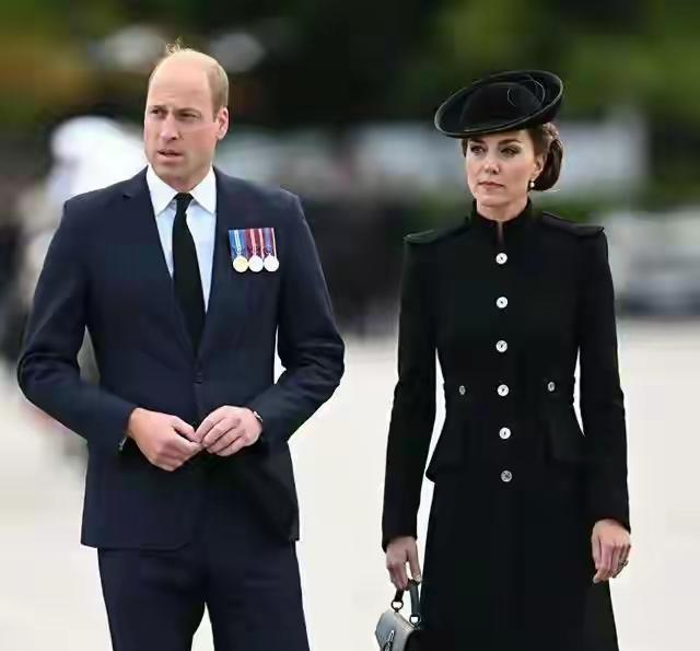 威廉的态度很直接，不会给叔叔和弟弟机会了！一个丑闻缠身，让王室蒙羞！一个诋毁