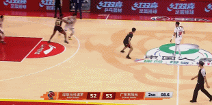 广东宏远最犀利的是奎因，突击杀伤力太大，深圳队协防不是一般差广东队上半场55