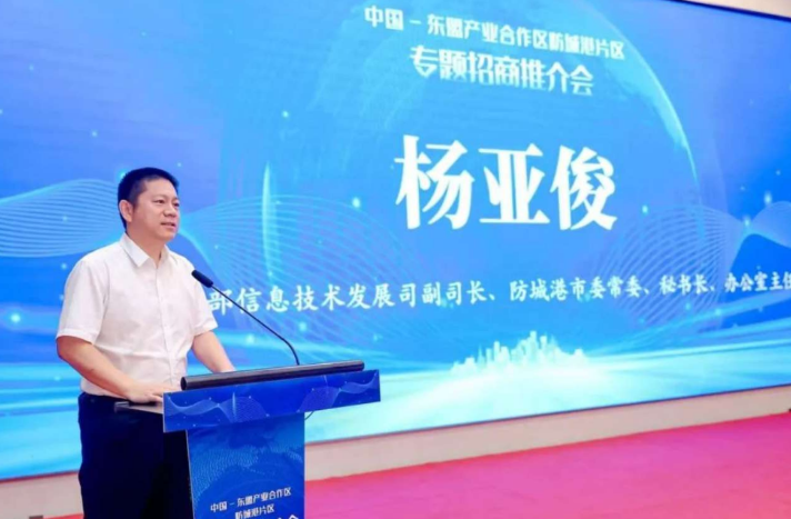 纵观杨亚俊的成长和腐化之路，不免让人唏嘘，这位曾经的学霸，清华大学计算机系的高材