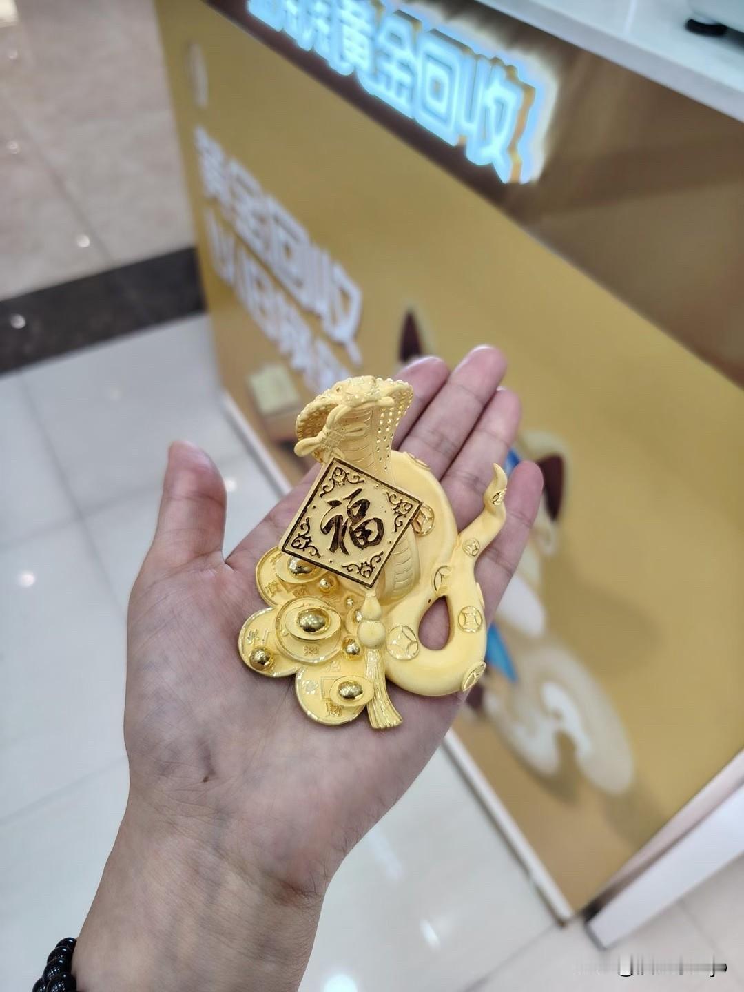 美联储现在的处境真的是把“进退维谷”四个字焊死在脑门上了，明眼人都能看出来根本不