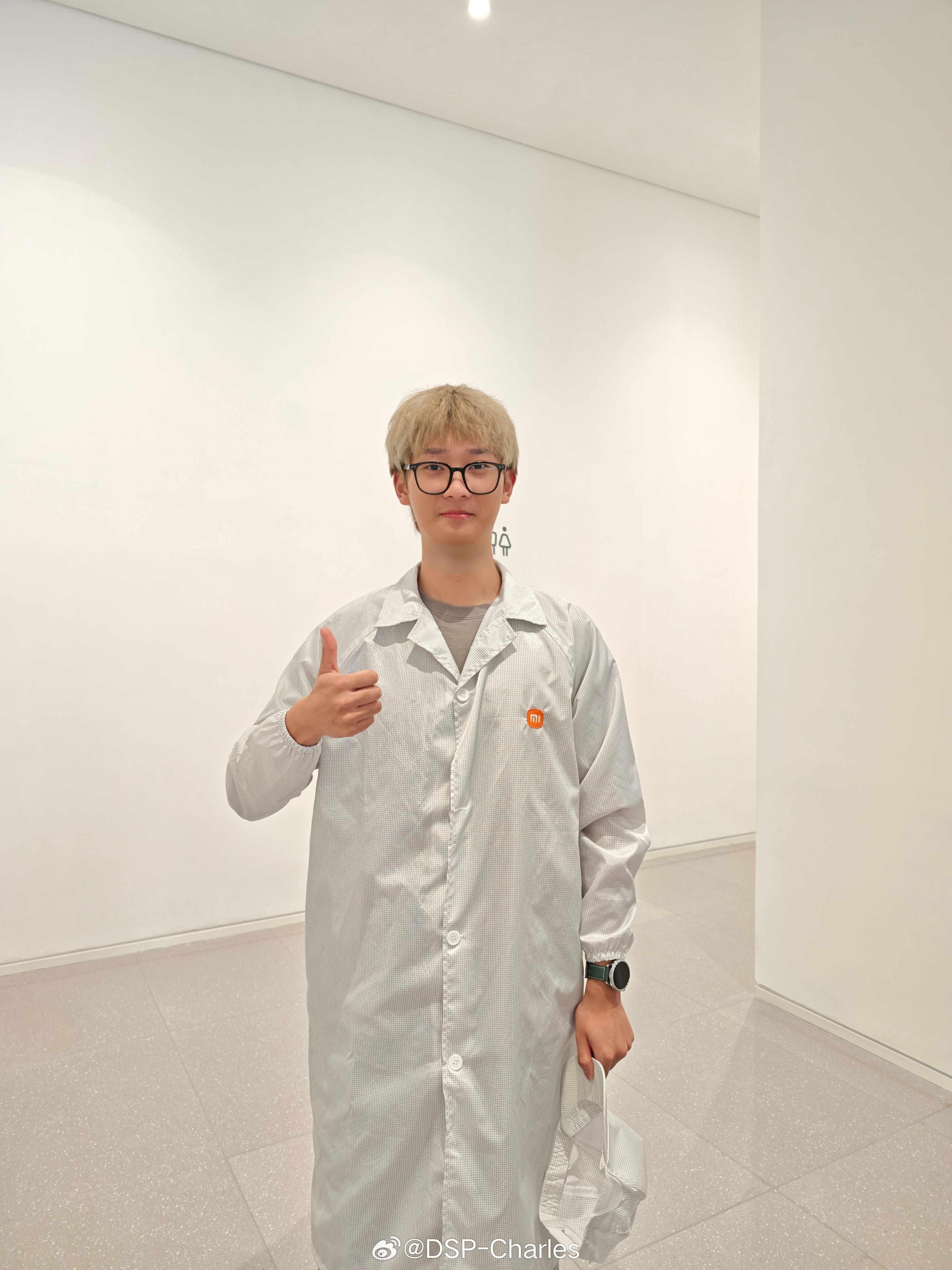 刚刚我去参观了小米手机工厂，接下来马上闪现发布会现场