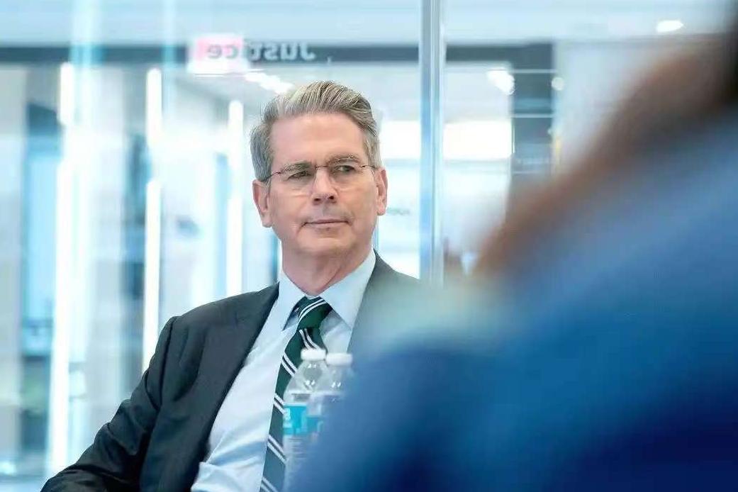 12月9日，贝森特对媒体说:“中国前11月贸易顺差突破1万亿美元，这是前所未有的