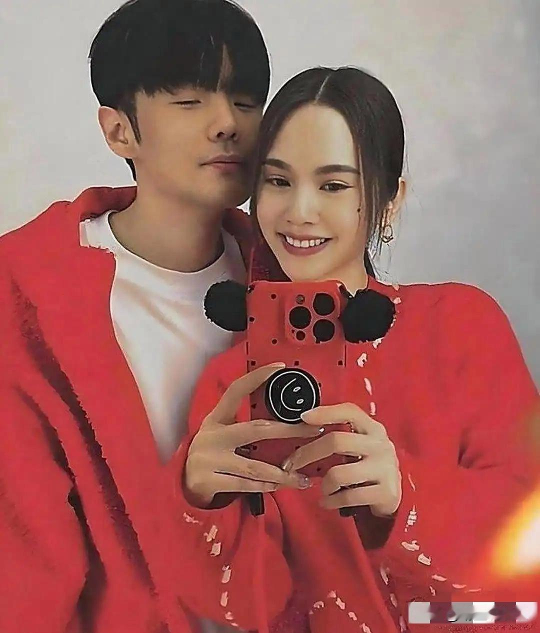 李荣浩和杨丞琳的婚姻危机来了，说好的丁克一族，李荣浩反悔了，而且极其渴望做父亲