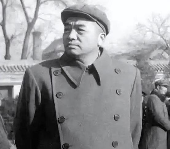 彭德怀在我军中的威望是无人能及的，有人可以不听朱老总的话，但不能不听彭老总的话。