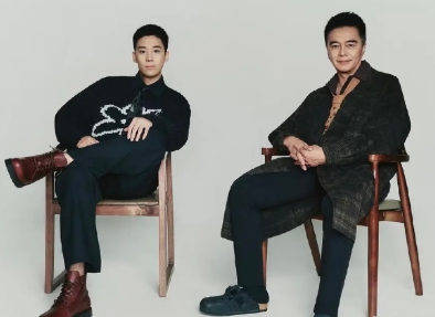 许亚军和何晴的儿子，也拍杂志大片了老爸带着拍杂志，看样子也在往娱乐圈塞你们觉