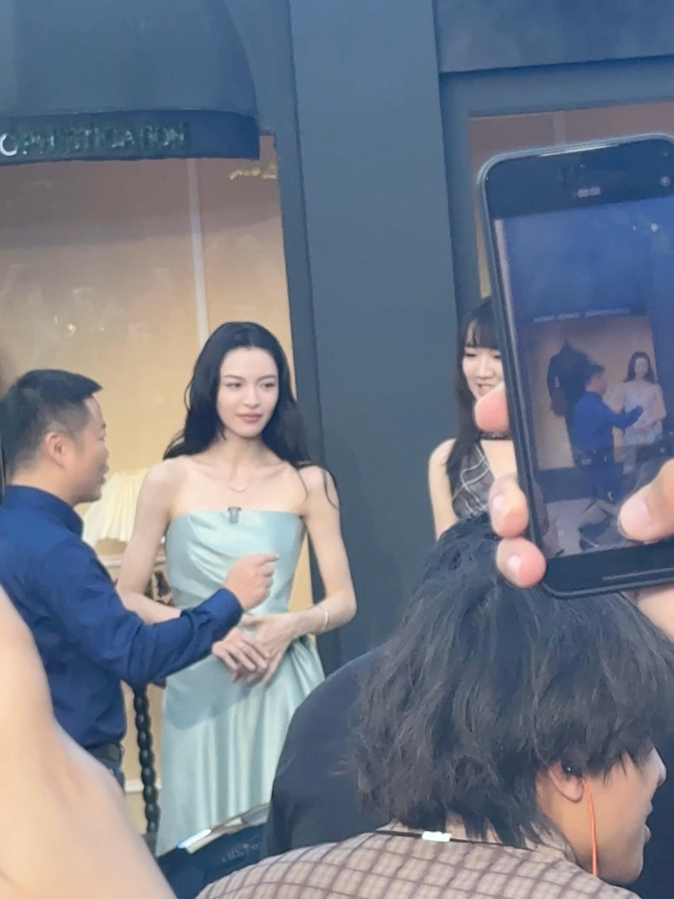时尚圈都在拍小鹏P7来现场打卡一次就知道了，全是帅哥美女​​​