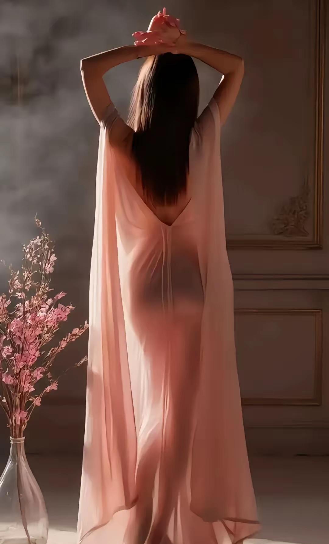 柔美时光，粉裙飘飘，花影婆娑，静享美好。