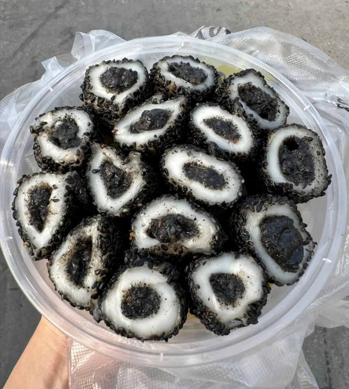 爆浆的黑芝麻糍粑，特别香