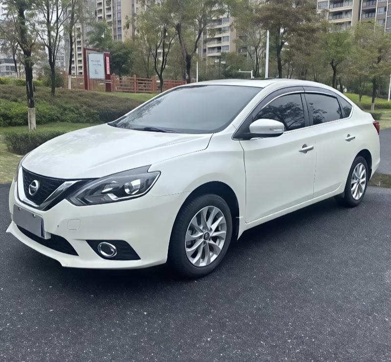 10月份，轩逸卖了惊人的33903辆，而同为三大妈的卡罗拉和雷凌，快销声匿迹了。