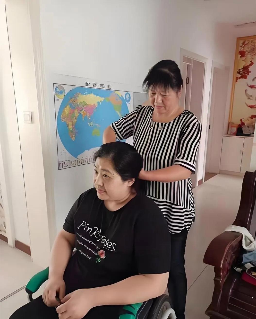 山东有个女人叫黄昌华，她当年嫁人，媒人把丑话说在前头：婆家的小姑子，瘫了。树砸的