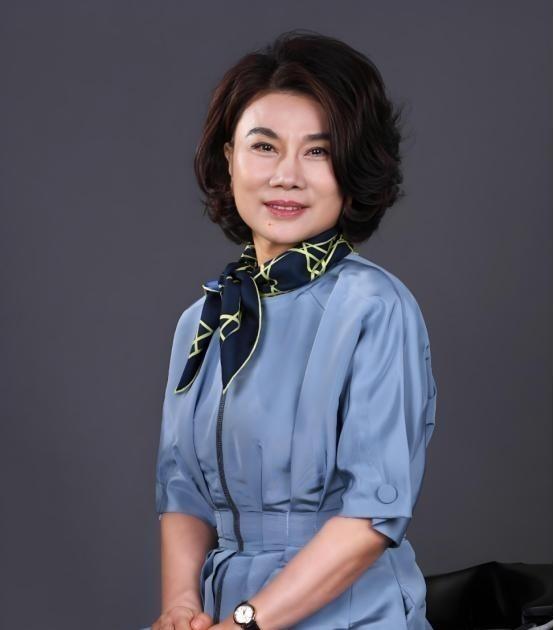 1991年，董明珠上门讨要42万货款，经销商却说：“再发50万的货，卖完一起结！