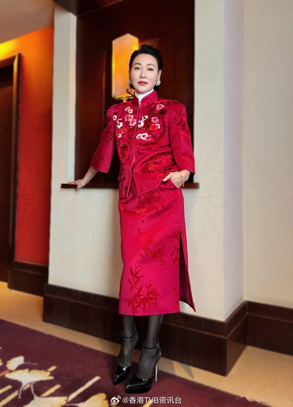 惠英红首揭为残疾姐放弃嫁入豪门，身陷火海姐姐舍命相救以致失明毁容，影后罕有爆出半