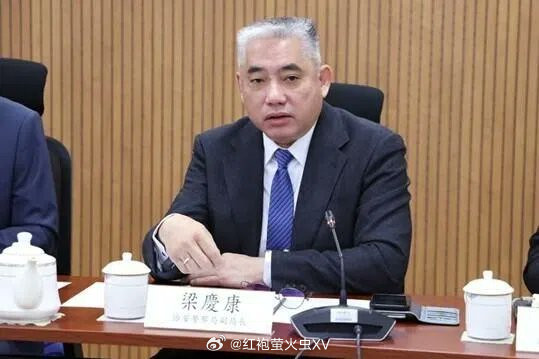 大湾区澳门治安警察局副局长梁庆康涉嫌操控卖淫犯罪集团被捕。三个卖淫集团每月分别