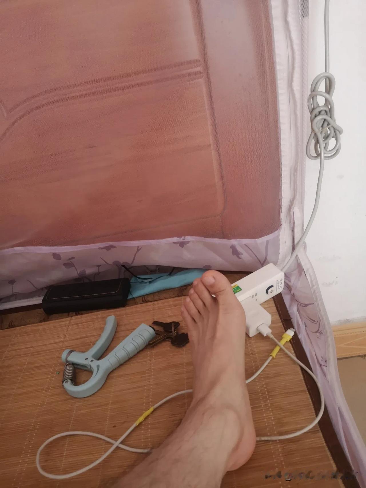 做俯卧撑健身，需要每天都练吗俯卧撑要不要每天练纯属看心情，心情来了天天练也是可以