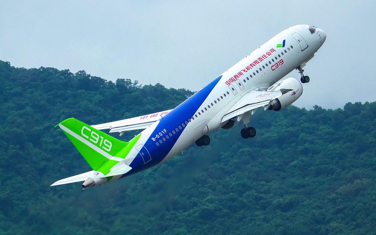 C919还没拿到欧美适航证，就已经飞出了国门。8月12日，国航CA723从