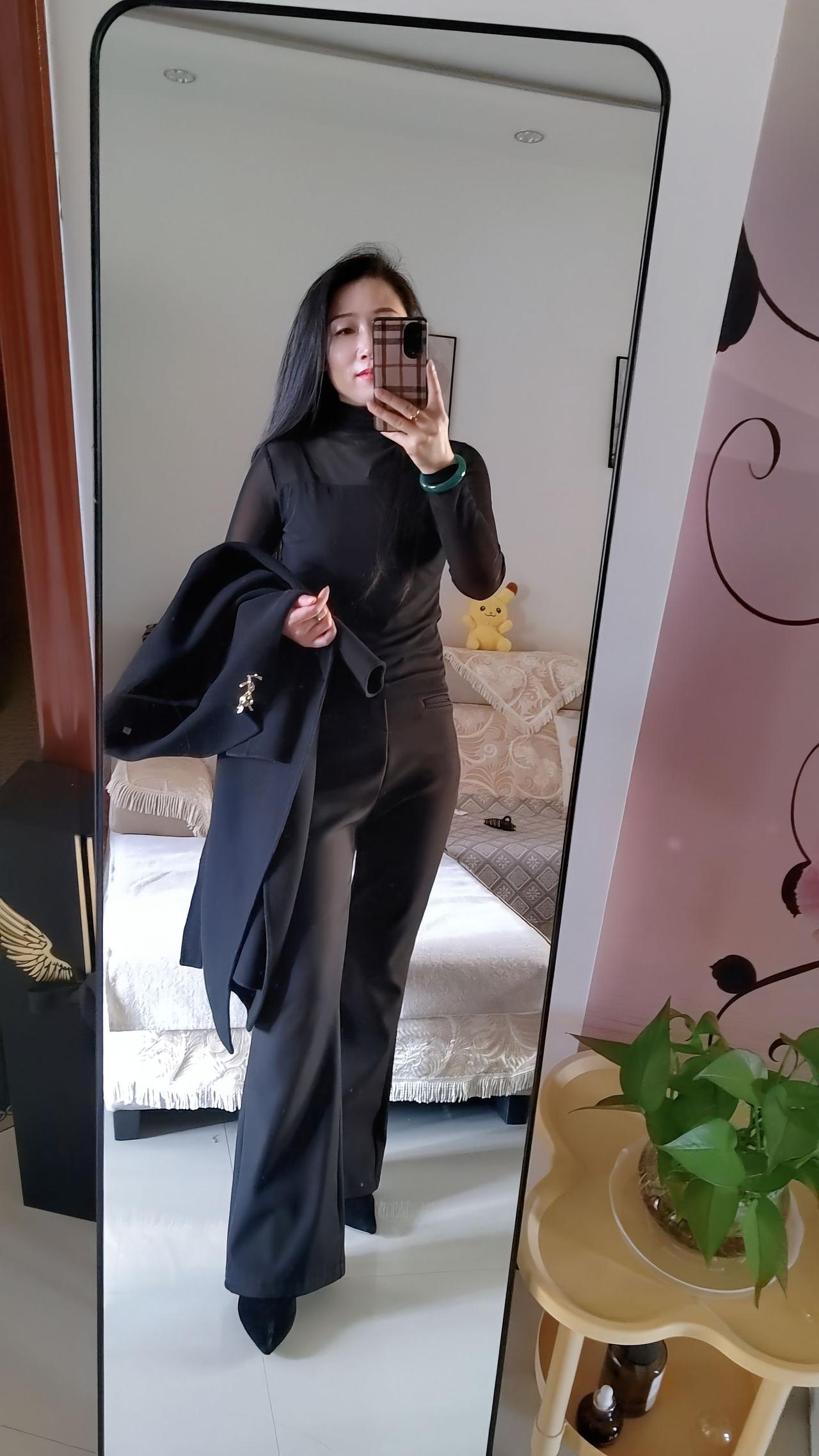 万事由心起，心宽没烦恼，心好命就好。一定要保持笑容，不然这么多年的牙都白刷了。