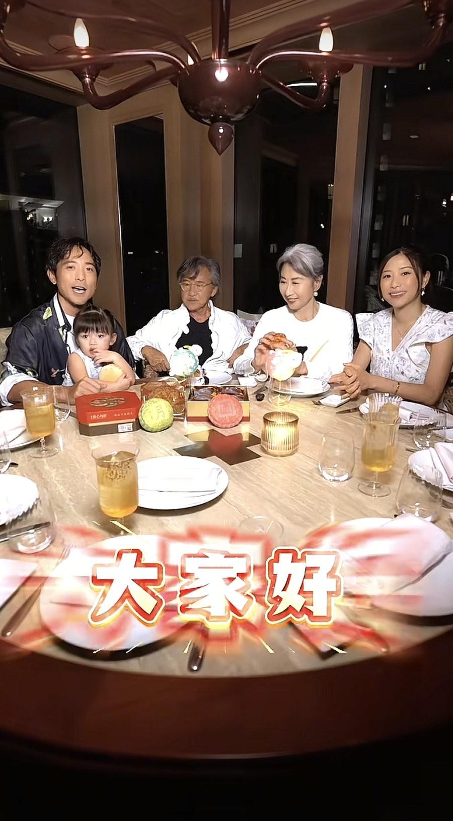 9月25日，中秋节，林子祥、叶倩文与儿子一家三口一起过中秋节，林子祥的孙女林明正