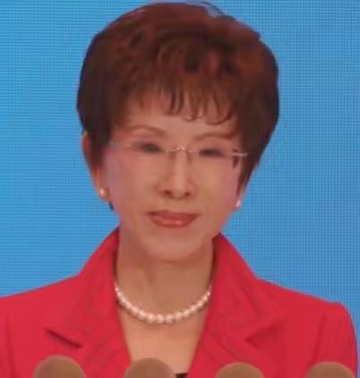 我有种预感，洪秀柱这次是真豁出去了。77岁的她，在台北眷村当着上千老兵的面，一句