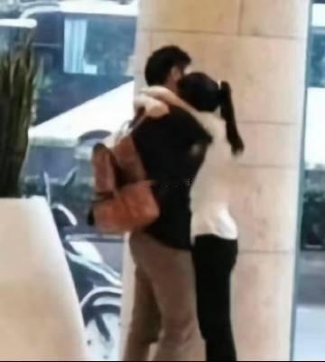 想当年奶茶妹对东子还是有真心真感情的，镜头前的眼神骗不了人
