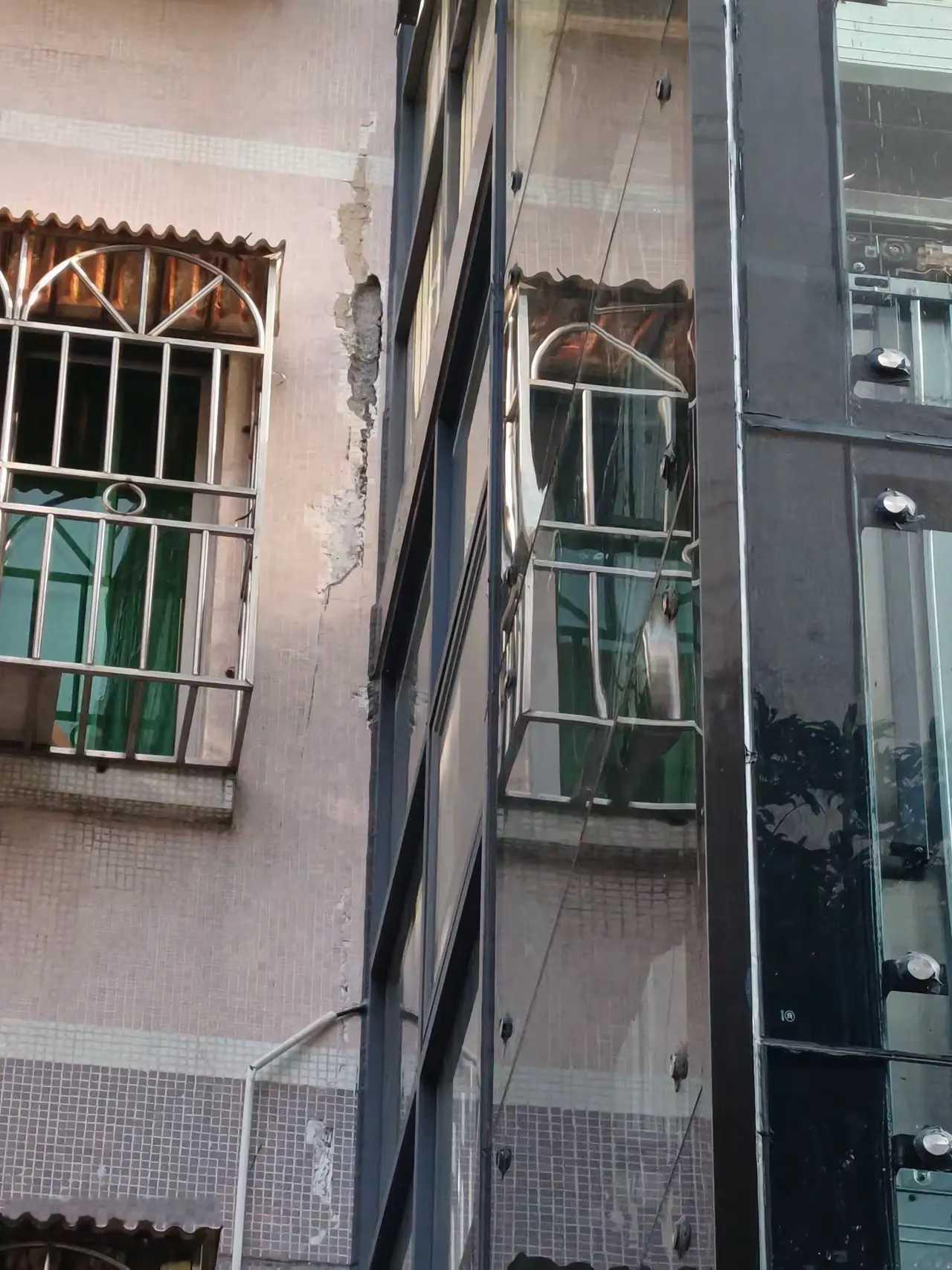 老楼加梯恶果，业主自己吞