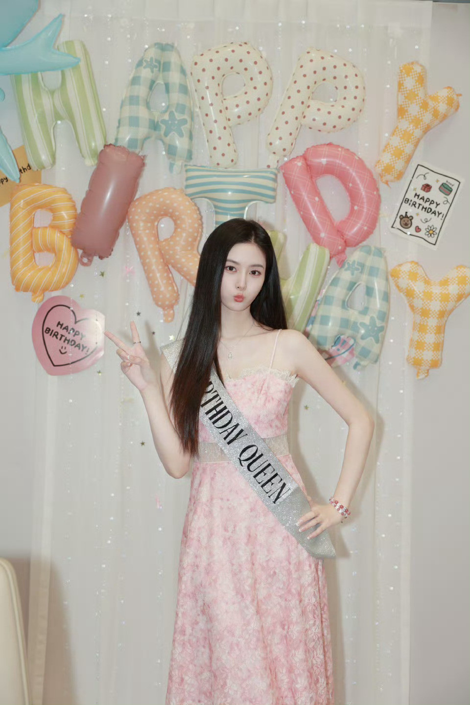 徐艺洋我的公主生日快乐呀！你一定要天天开心，永远幸福哦～​​​