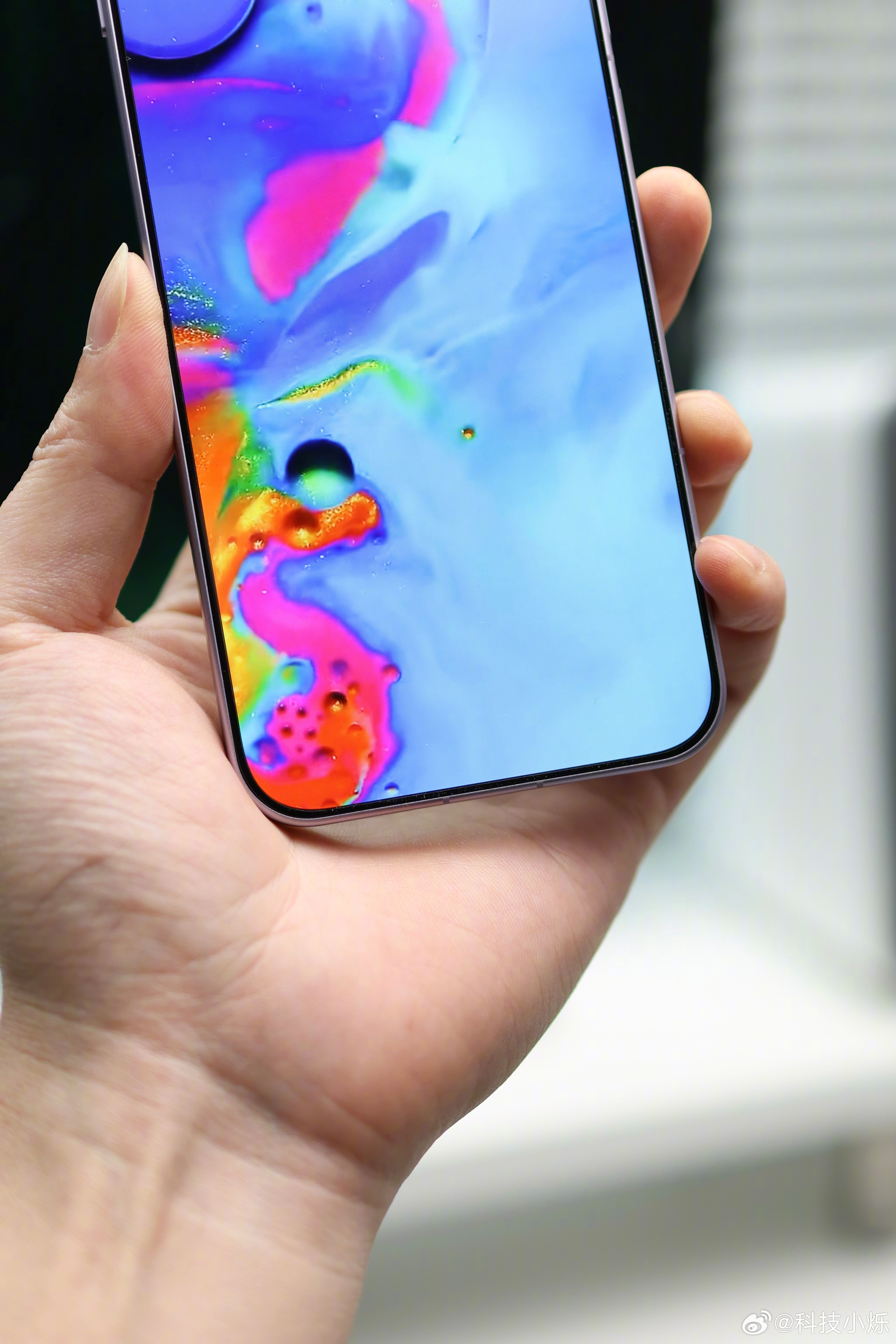 一加15的屏幕边框真窄，屏占比超级高，算是今年手机正面的巅峰了，你们觉得Find