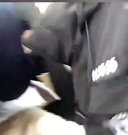 今天早上七点多，蚌埠淮河大坝上有人报警，说雪地里站着个人，不动。警察去了才发现不