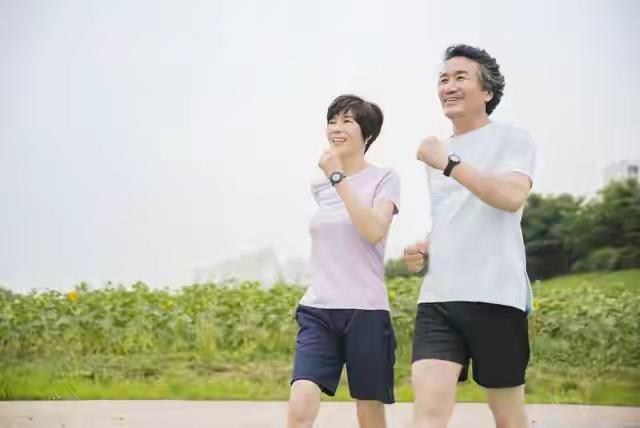 人老了不能自理，谁都靠不住，自己能活就活，这话真扎心这话说得残酷，却戳中了无