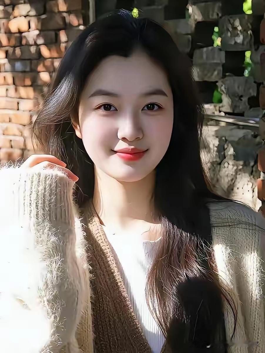 很多男孩子一味地追求异性胸大丰满体型，其实各有利弊首先，女性胸大丰满是遗传基因