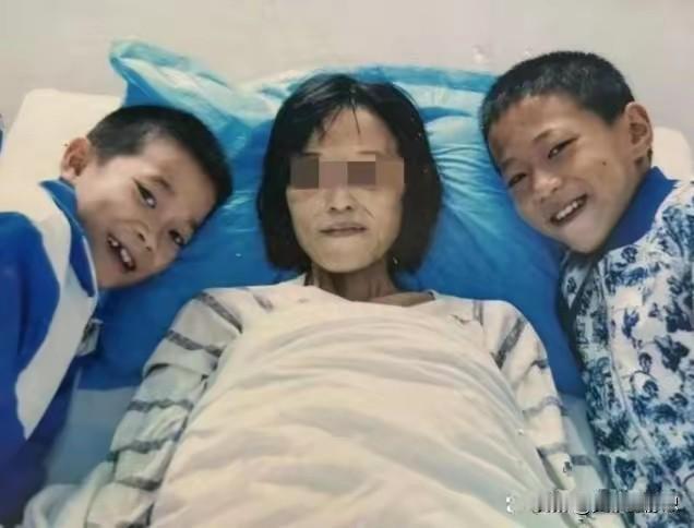 2016年，湖南一单亲妈妈身患癌症，临终前打算将11岁和8岁的儿子托付给亲戚，谁