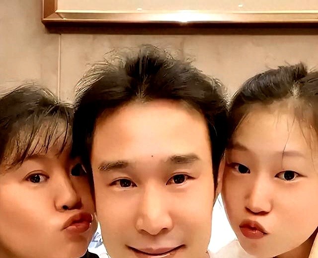 一句“别拖小沈阳后腿”的私信，让一个普通网友被骂到销号。起因是《披荆斩棘2026》四公小考，郭晓东唱