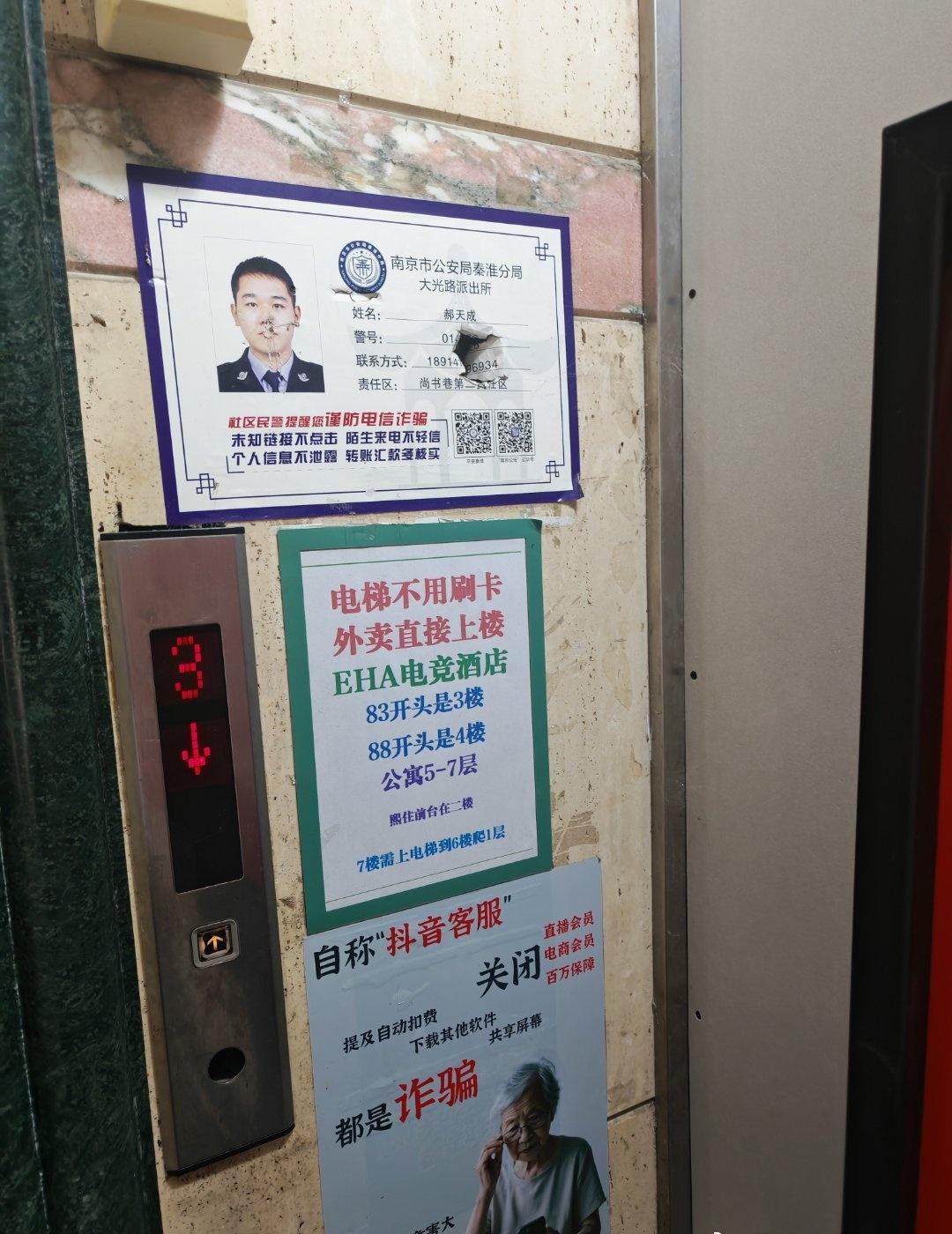 一个房间三张床，三个电脑打游戏！古人云，三人行必有我师！​​​
