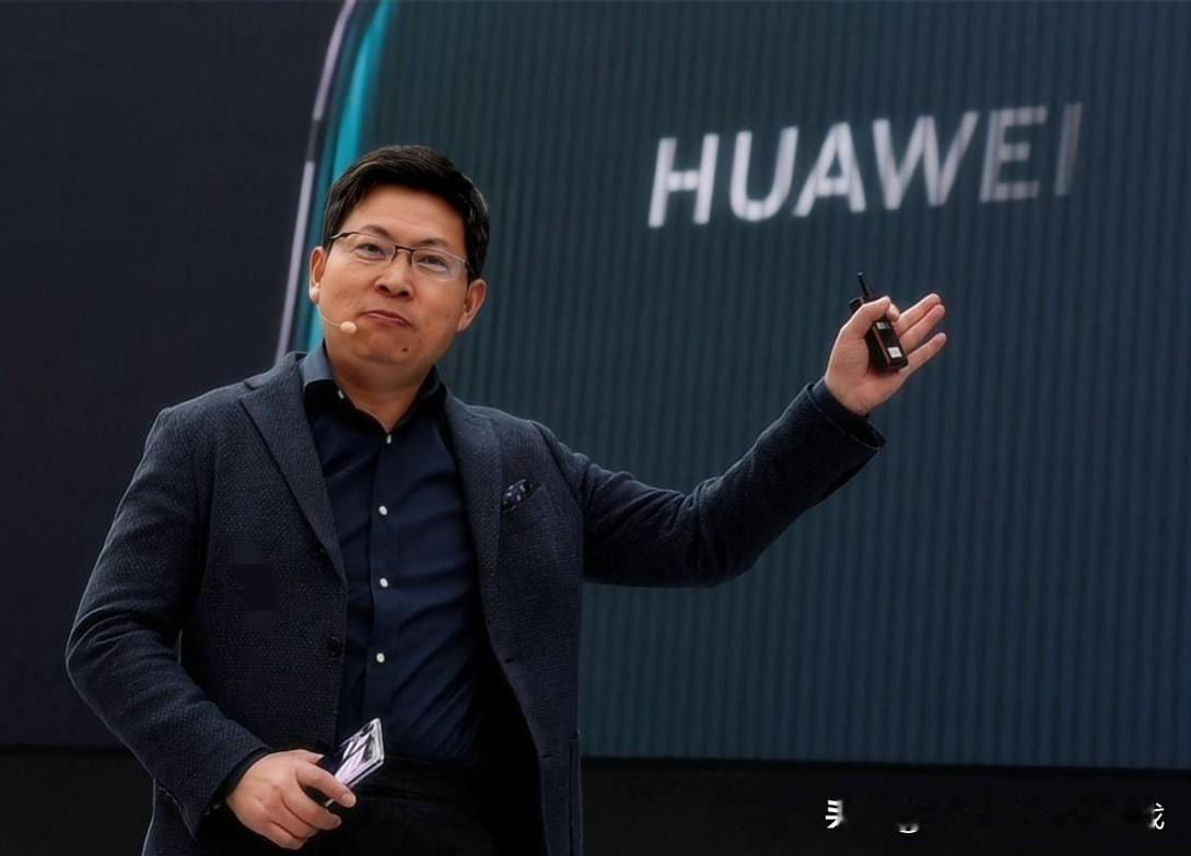 “余大嘴”这次是真的坐稳了。郭平卸任终端董事长，把位置交给了这个当年被骂只