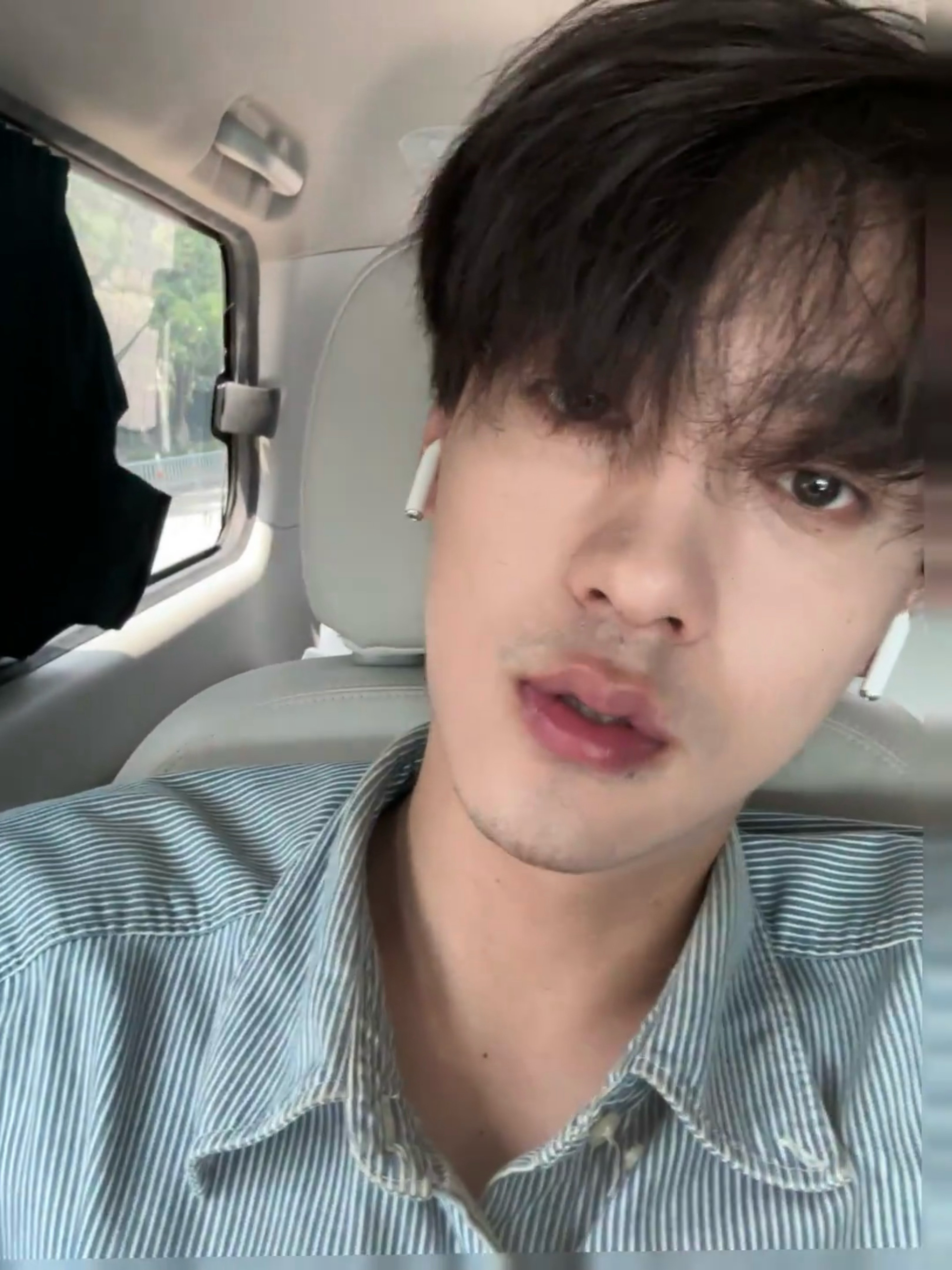老爸被妈咪亲肿就这么炫耀