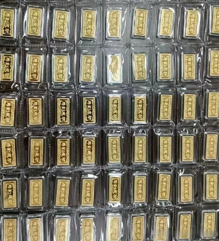 最近金价跟坐过山车似的，涨几天跌几天，把不少人晃得晕头转向。说白了就是美联储