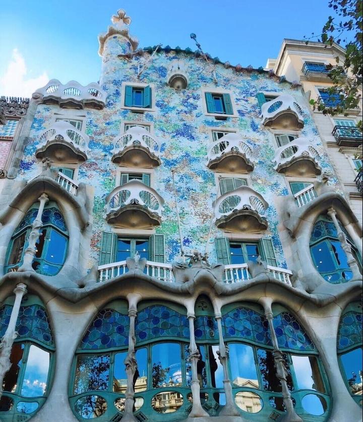 西甲：塞尔塔-巴塞罗那塞尔塔10月至今一败难求，残阵巴萨难道又要交代了？我看了