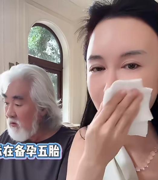 这个世界上我最想不通的人，就是杜星霖了，明明都44岁了，已经有四个孩子，居然